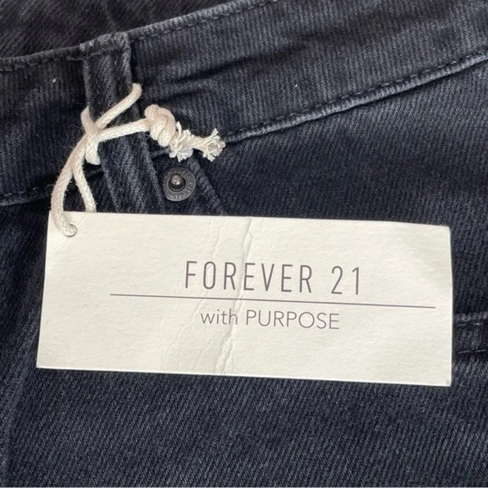 FOREVER‎ 21 Women Black Distressed Cutoff Denim Shorts Size 28 NWT